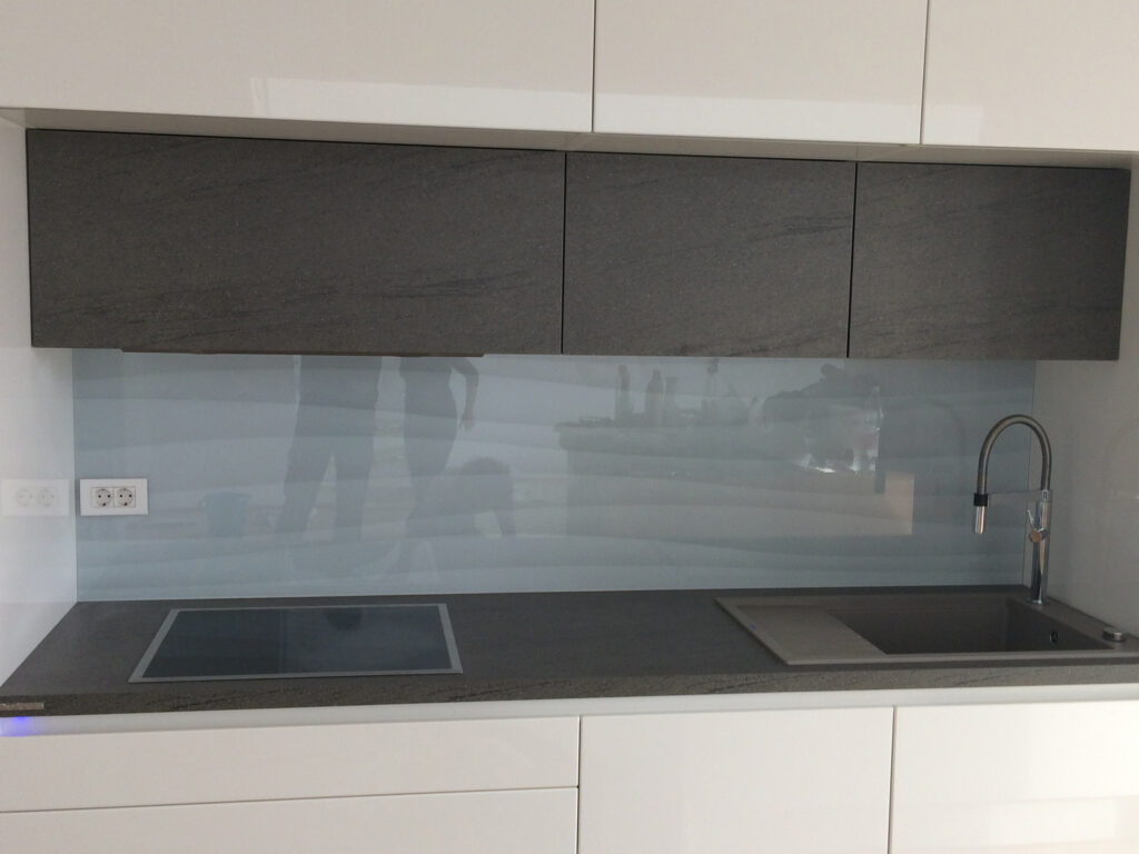 Steklena kuhinjska obloga, obloge, kitchen backsplash